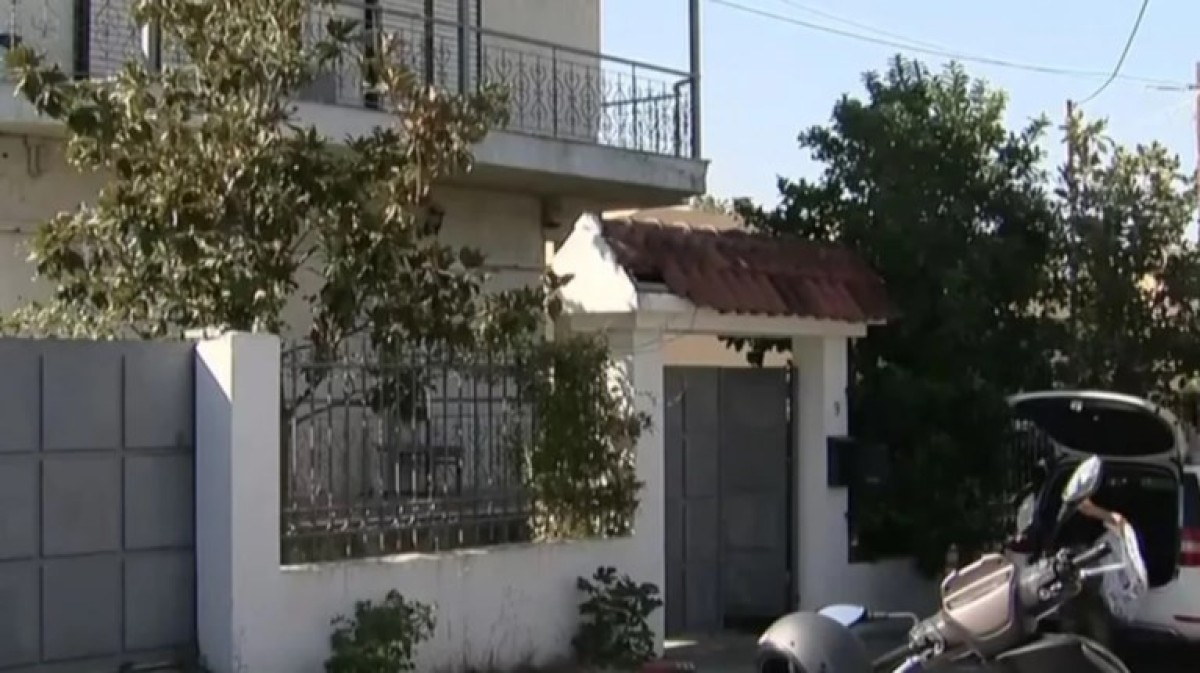 Η Άνοιξη Αττικής, μια ήσυχη προαστιακή περιοχή, έγινε το βράδυ της Τρίτης το σκηνικό μιας πρωτοφανούς επίθεσης, που φέρνει στο προσκήνιο