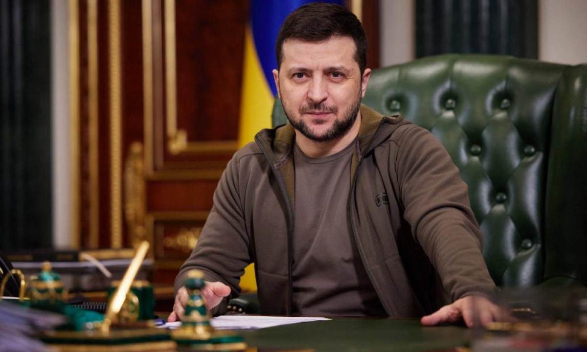 Ο πρόεδρος της Ουκρανίας, Βολοντίμιρ Ζελένσκι, εξέφρασε τη διάθεσή του να συμμετάσχει σε τριμερή συνάντηση με τους ηγέτες των Ηνωμένων