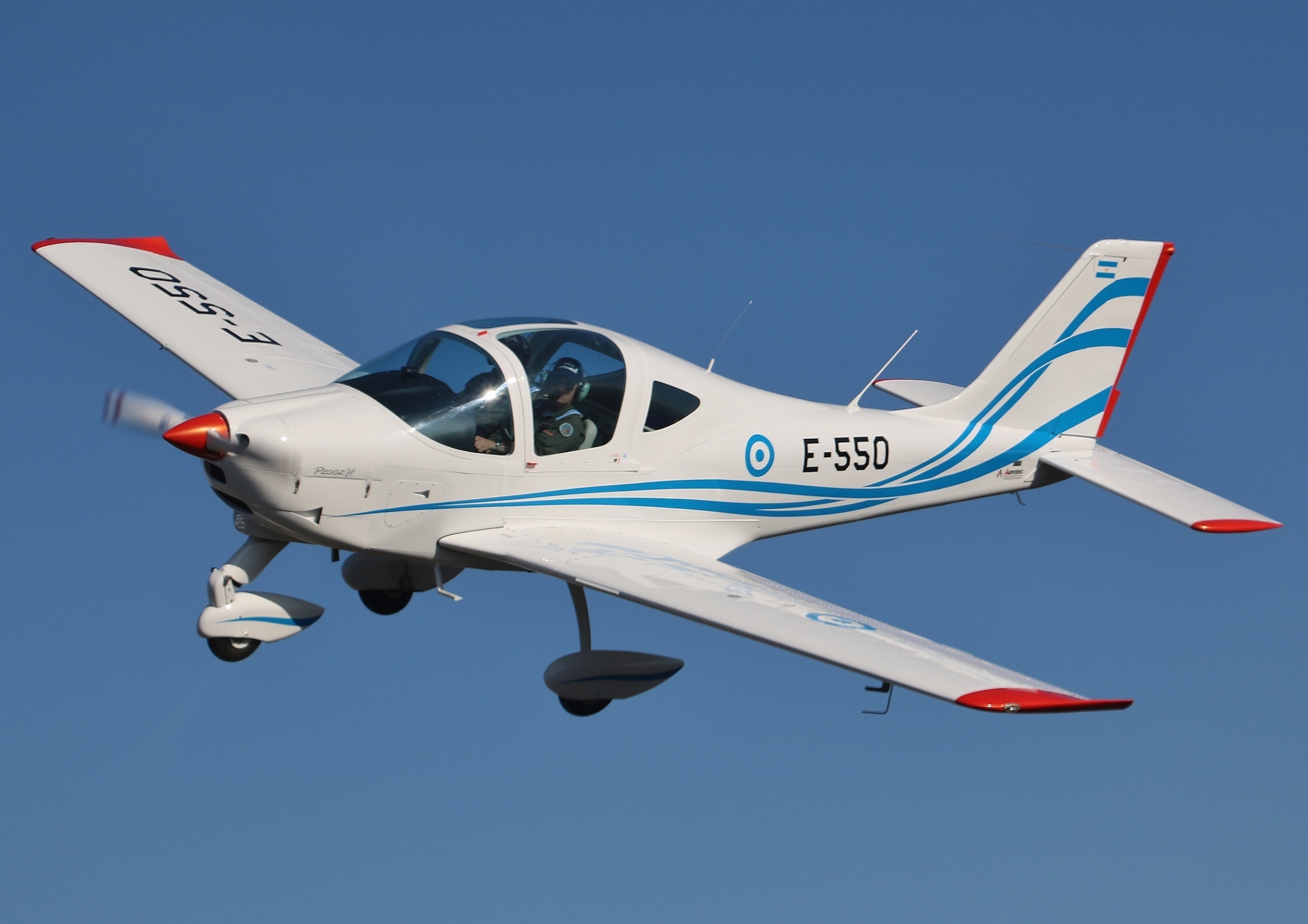 Δύο πιλότοι τραυματίστηκαν σε ατύχημα εκπαιδευτικού αεροσκάφους της Πολεμικής Αεροπορίας, που σημειώθηκε σήμερα στο αεροδρόμιο