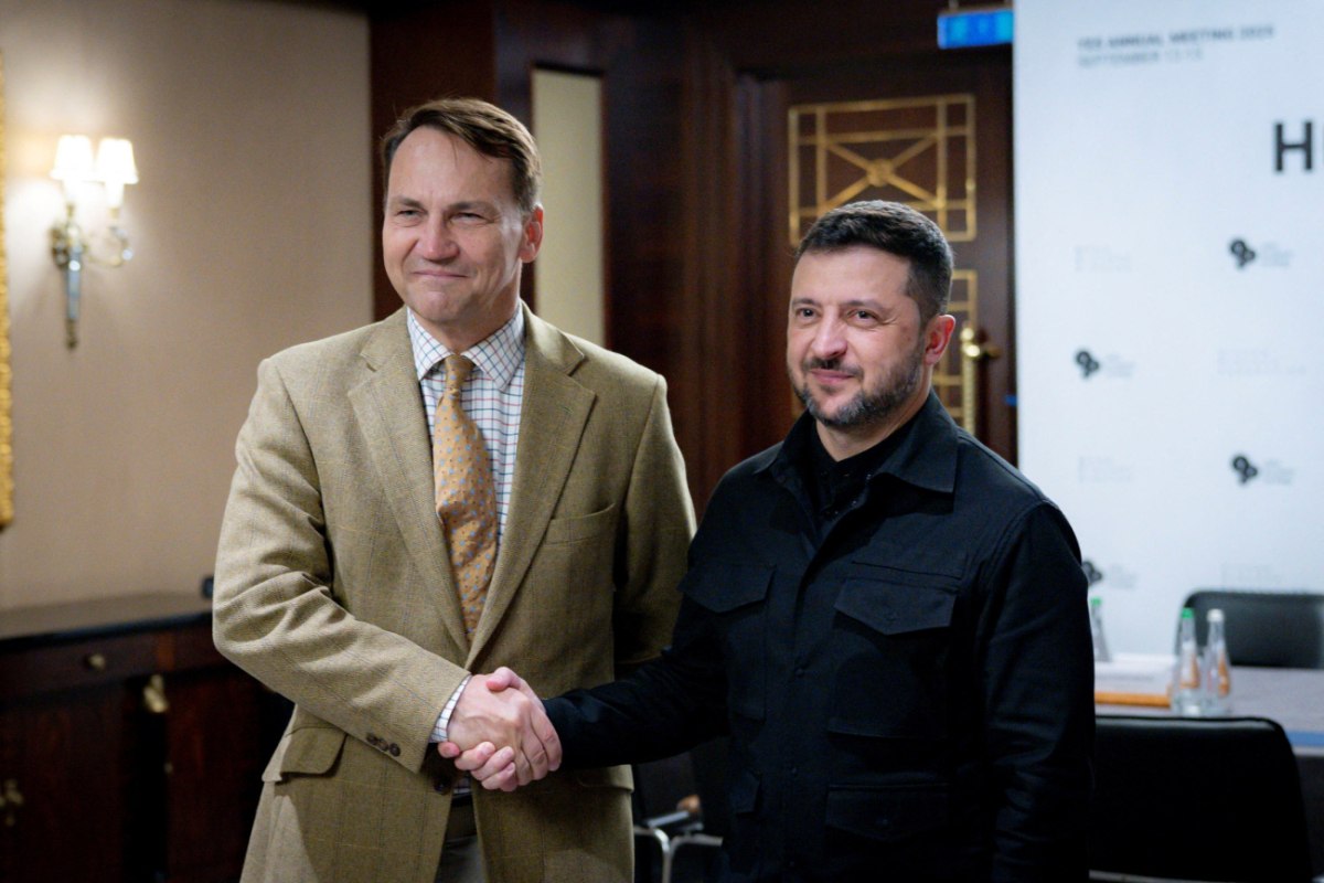 Ο Πολωνός Υπουργός Εξωτερικών, Ράντοσλαβ Σικόρσκι, απευθυνόμενος από το Λονδίνο, κάλεσε την Ευρώπη να προετοιμαστεί για την υποστήριξη