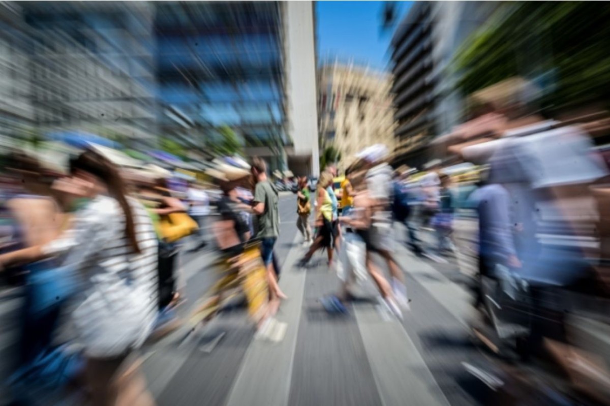 Το δημογραφικό πρόβλημα στην Ελλάδα δεν είναι απλώς μια στατιστική παράμετρος· είναι μια υπαρκτή απειλή που απλώνεται σε κάθε γωνιά