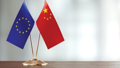 Η Κίνα σφίγγει τον κλοιό γύρω από την Ευρώπη, θέτοντας αυστηρούς ελέγχους στις εξαγωγές σπάνιων γαιών — υλικών ζωτικής σημασίας