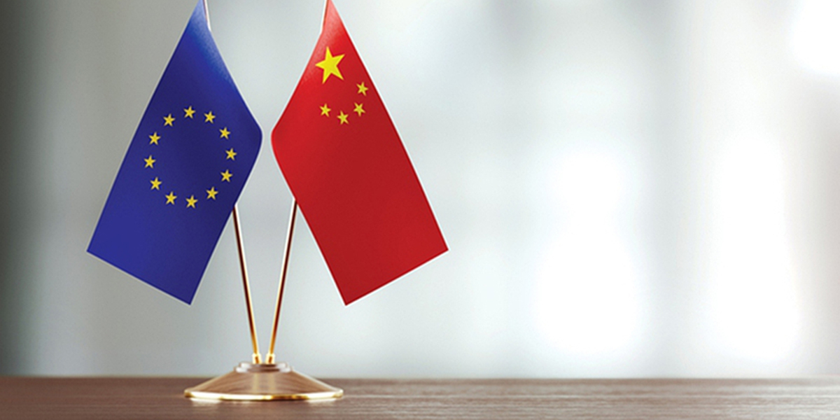 Η Κίνα σφίγγει τον κλοιό γύρω από την Ευρώπη, θέτοντας αυστηρούς ελέγχους στις εξαγωγές σπάνιων γαιών — υλικών ζωτικής σημασίας