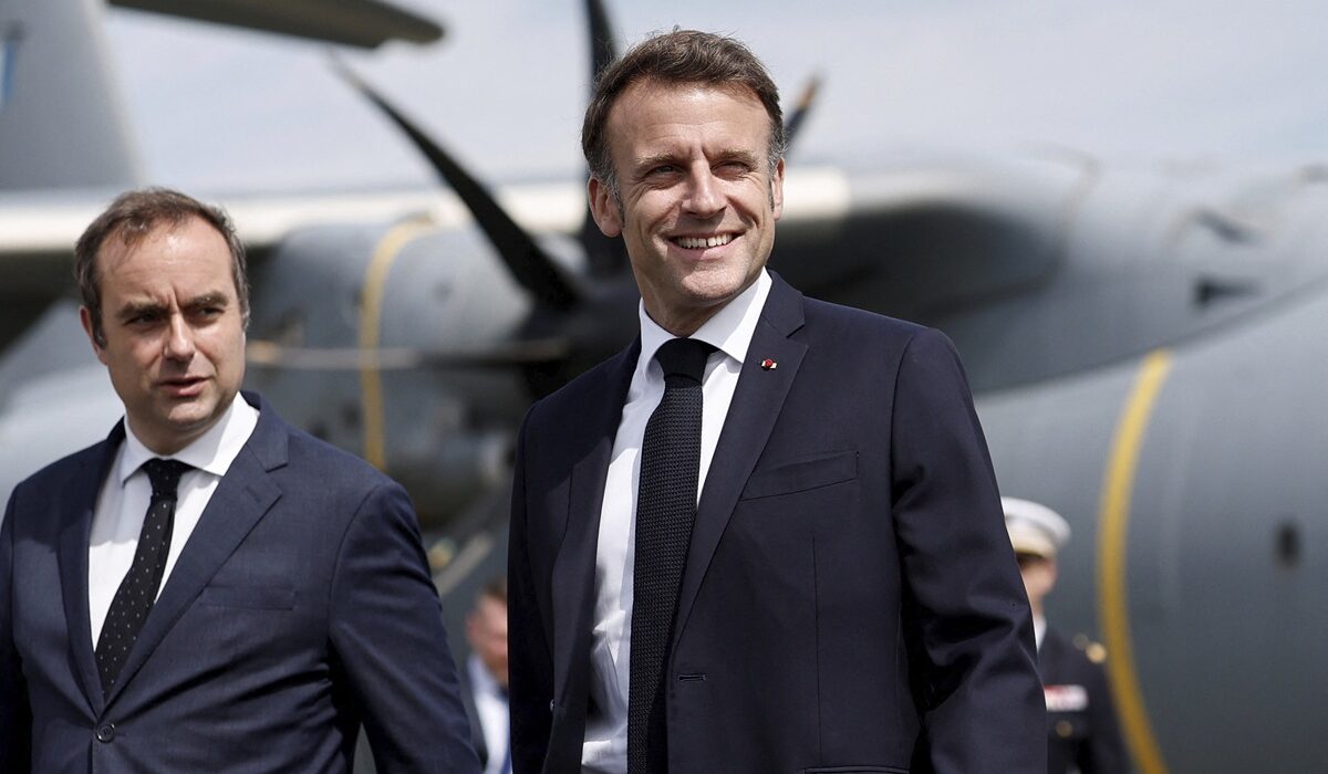 Η πολιτική κρίση στο Παρίσι φουντώνει ξανά, με τον πρόεδρο Εμανουέλ Μακρόν να προκαλεί θύελλα αντιδράσεων ύστερα από τον αιφνιδιαστικό