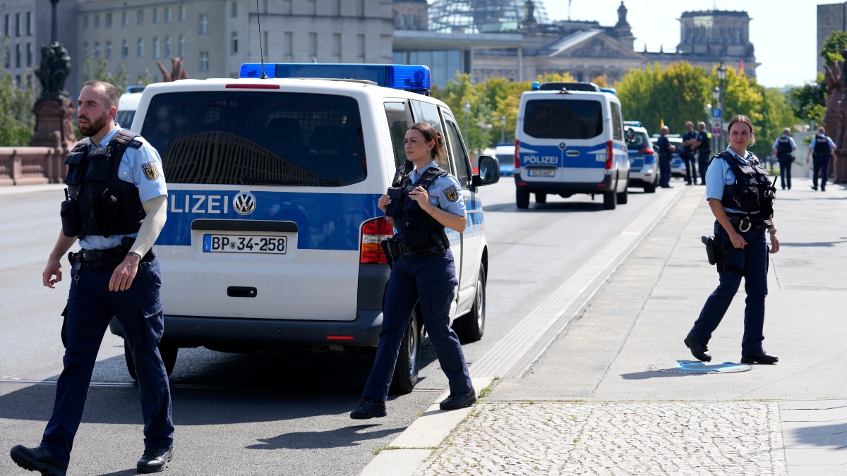 Σε κατάσταση συναγερμού από τα ξημερώματα της Τετάρτης (1/10) βρίσκεται το βόρειο Μόναχο, όπου βρίσκεται σε εξέλιξη ευρείας κλίμακας