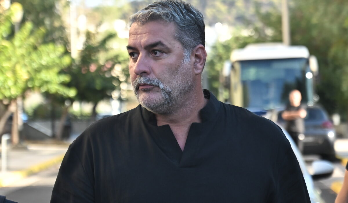 Ο Βασίλης Μπισμπίκης βρέθηκε την Παρασκευή στο Σύνταγμα, προκειμένου να εκφράσει τη συμπαράστασή του στον Πάνο Ρούτσι.