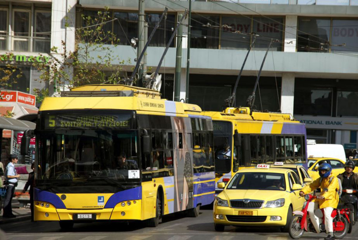 Μια νέα 24ωρη πανελλαδική απεργία έχει προκηρυχθεί ως αντίδραση στο νομοσχέδιο Κεραμέως που μεταξύ άλλων προβλέπει 13ωρη εργασία