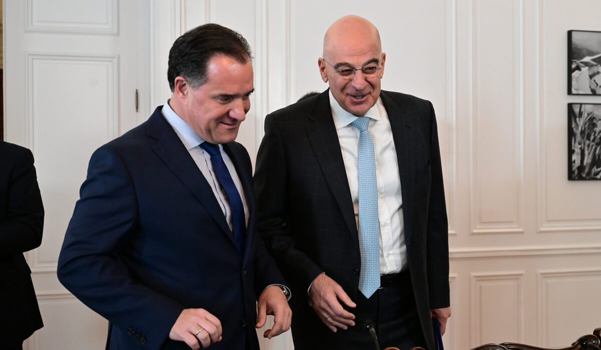 Με χαρακτηριστική άνεση, που φαινόταν να απολαμβάνει, ο Άδωνις Γεωργιάδης απέφυγε να απαντήσει ευθέως στο ερώτημα για το αν θα