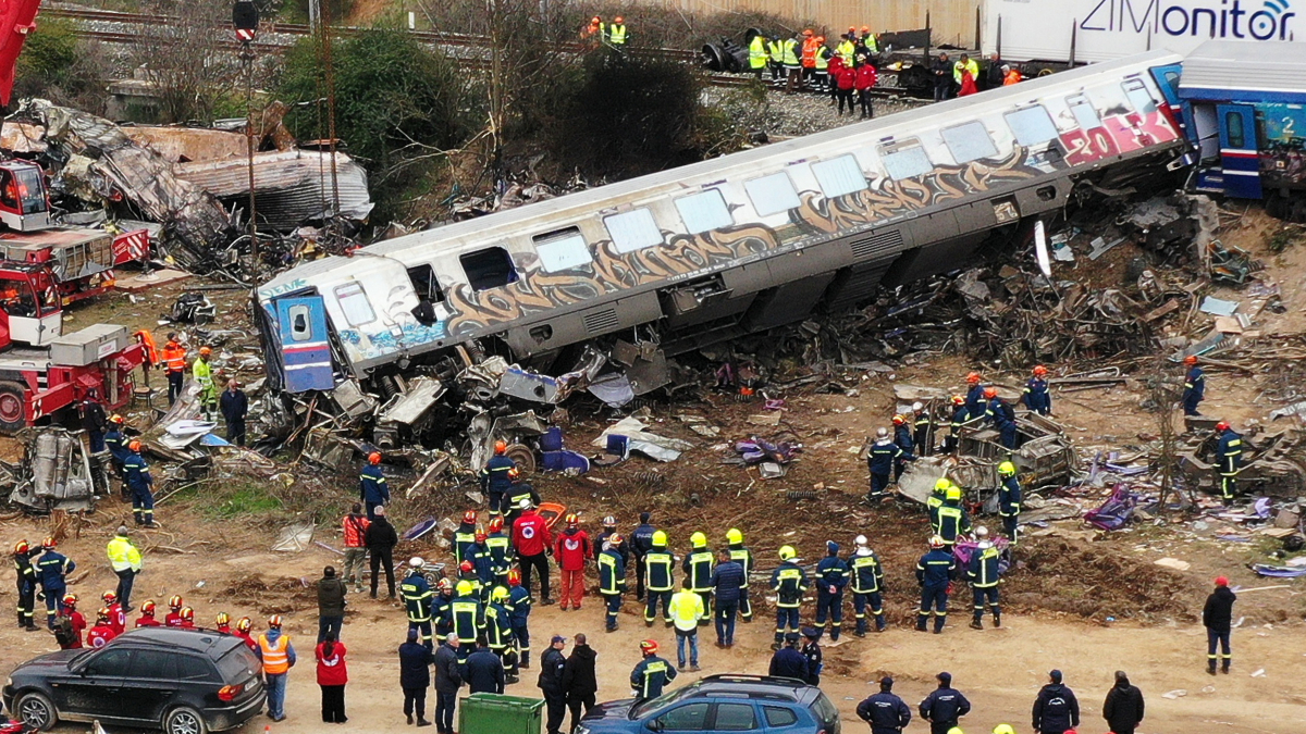 Συγγενείς των θυμάτων της τραγωδίας στα Τέμπη διεκδικούν αποζημιώσεις ύψους 80 εκατ. ευρώ, με βάση νέα στοιχεία που φέρνει