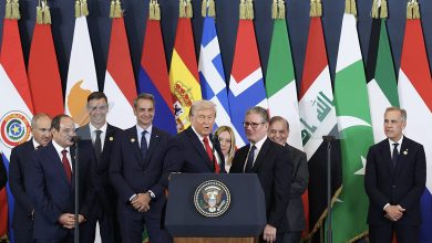 Ο Ντόναλντ Τραμπ προκάλεσε για ακόμη μία φορά σχόλια και αντιδράσεις με τις δηλώσεις του στη Σύνοδο Ειρήνης για τη Γάζα