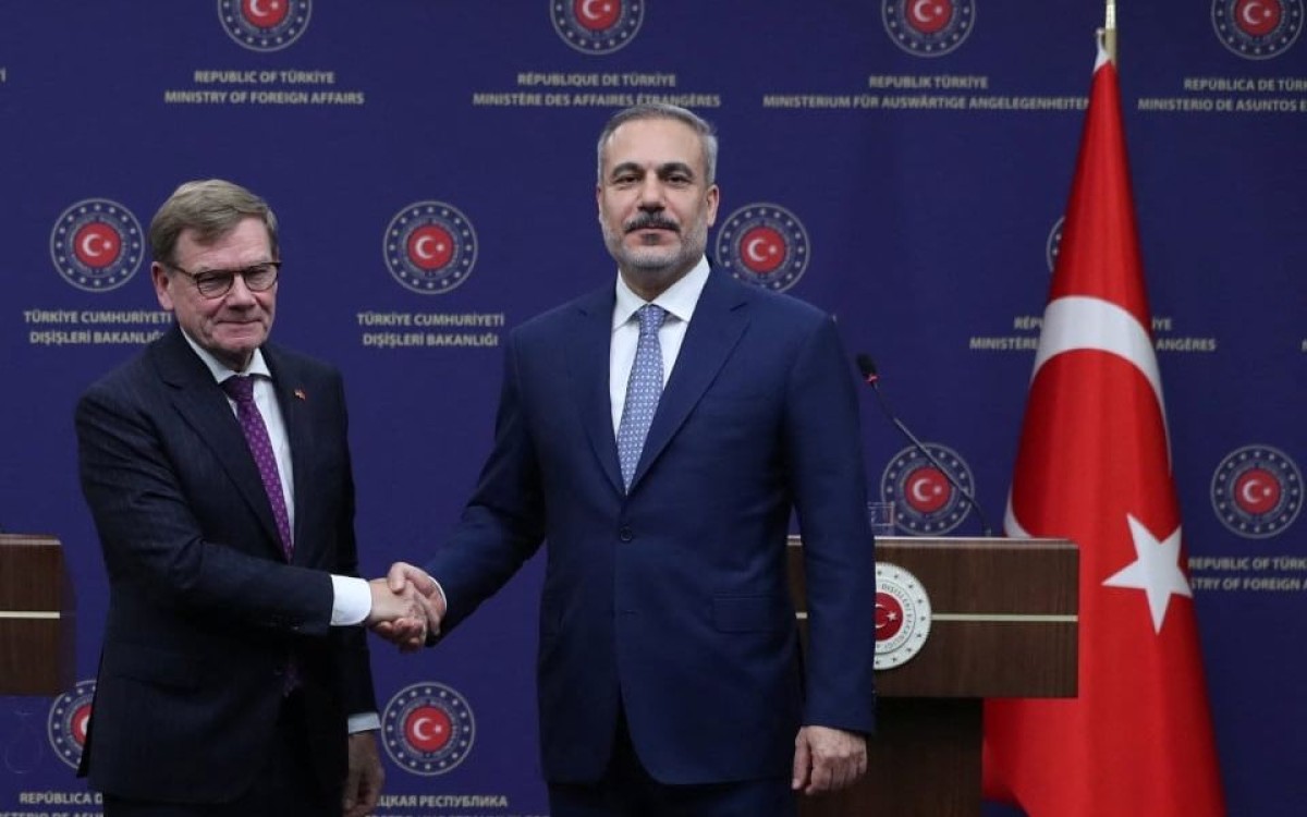 Την ώρα που η ελληνική κυβέρνηση υπογραμμίζει σε κάθε ευκαιρία ότι οι διεθνείς σχέσεις της χώρας βρίσκονται σε άριστο επίπεδο, ένα απρόσμενο