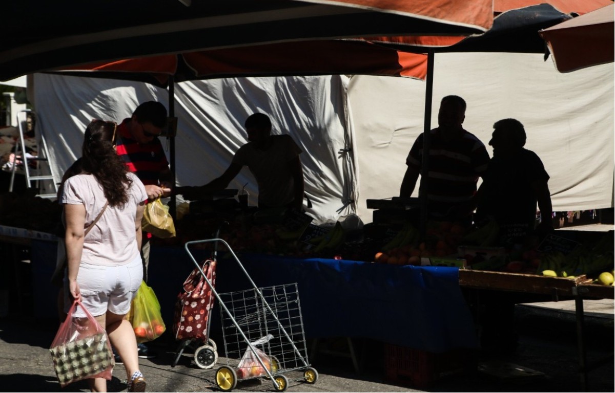 Τα τελευταία στοιχεία της Eurostat αποκαλύπτουν μια ακόμη θλιβερή αλήθεια για την Ελλάδα: δύο στους τρεις πολίτες αισθάνονται φτωχοί