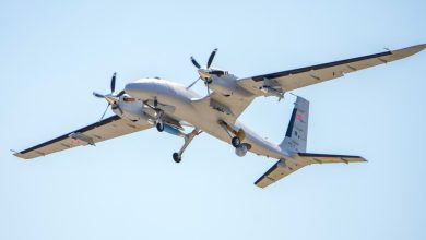 Σε μια πρωτοφανή και αρκετά...πρωτότυπη πρόκληση, το βαρέος τύπου UAV Akinci της Τουρκίας σχημάτισε την τουρκική σημαία στον ουρανό