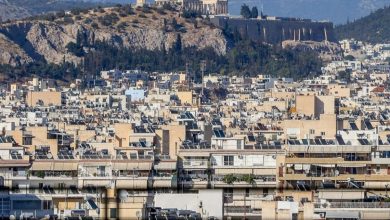 Η ελληνική έκδοση της Deutsche Welle αφιερώνει το κεντρικό της ρεπορτάζ στη βαθιά στεγαστική κρίση που πλήττει τη χώρα