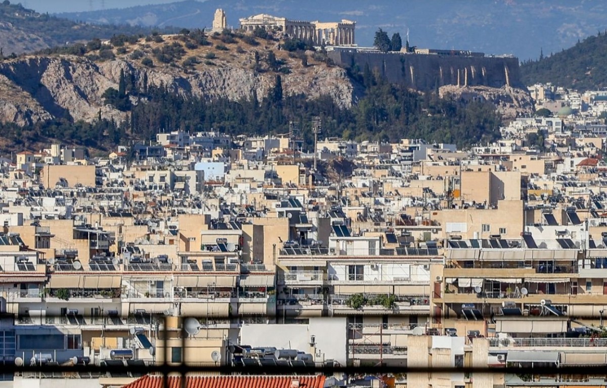 Η ελληνική έκδοση της Deutsche Welle αφιερώνει το κεντρικό της ρεπορτάζ στη βαθιά στεγαστική κρίση που πλήττει τη χώρα