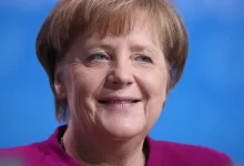 Η πρώην καγκελάριος της Γερμανίας, Άνγκελα Μέρκελ, βρίσκεται στο επίκεντρο έντονων επικρίσεων από τις χώρες της Βαλτικής