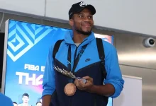 Ο Γιάννης Αντετοκούνμπο, πιστός στις αξίες και τη σεμνότητά του, εξέφρασε για ακόμη μία φορά την αγάπη και την αφοσίωσή του