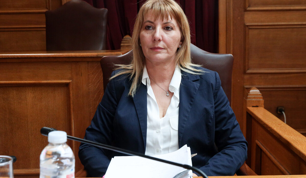 Στην Εξεταστική Επιτροπή για τον ΟΠΕΚΕΠΕ, η Αθανασία Ρέππα, Διευθύντρια Τεχνικών Ελέγχων του Οργανισμού επί σειρά ετών