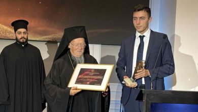 Με συγκίνηση και σε κλίμα βαθιάς πνευματικής κατάνυξης, ο Οικουμενικός Πατριάρχης Βαρθολομαίος πραγματοποίησε ομιλία στη Ρουμανία