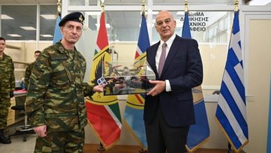 Ο Υπουργός Εθνικής Άμυνας, Νίκος Δένδιας, συνοδευόμενος από τον Αρχηγό του Γενικού Επιτελείου Στρατού, Αντιστράτηγο Γεώργιο Κωστίδη