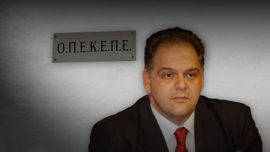 Στο εδώλιο του Τριμελούς Πλημμελειοδικείου Αθηνών κάθονται σήμερα ο πρώην πρόεδρος του ΟΠΕΚΕΠΕ, Δημήτρης Μελάς, και η πρώην