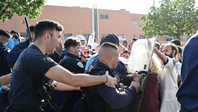 Μια πρωτοφανής οδηγία φαίνεται να βάζει «φρένο» στην επικοινωνία των γιατρών με τα μέσα ενημέρωσης, μετά τα επεισόδια στο νοσοκομείο