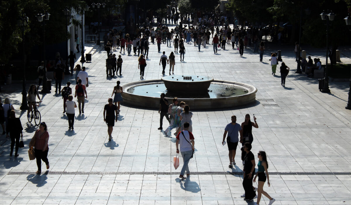 Η νέα έκθεση της Ελληνικής Στατιστικής Αρχής για τη φυσική κίνηση του πληθυσμού το 2024 επιβεβαιώνει μια σκληρή πραγματικότητα: η Ελλάδα