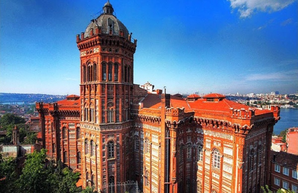 Η Πατριαρχική Μεγάλη του Γένους Σχολή απαντά στα δημοσιεύματα που ανέφεραν κλείσιμο ή παύση λειτουργίας του ιστορικού ιδρύματος