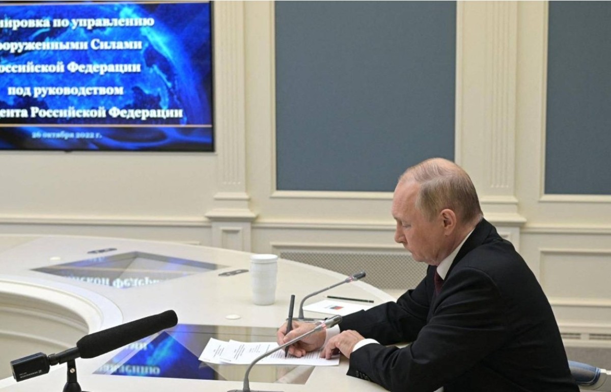 Η Ρωσία πραγματοποίησε μια εκτεταμένη στρατιωτική άσκηση με τη χρήση πυρηνικών όπλων, υπό την επίβλεψη του Βλαντίμιρ Πούτιν