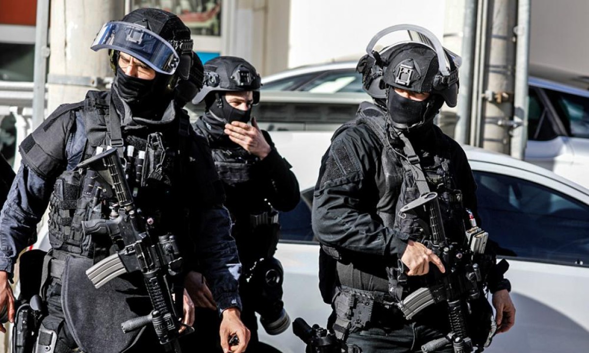 Ισχυρή παρουσία και αποτελεσματικότητα επέδειξε η Ελληνική Αστυνομία στη Δυτική Αττική, με επίκεντρο την περιοχή της Μάνδρας, σε μια