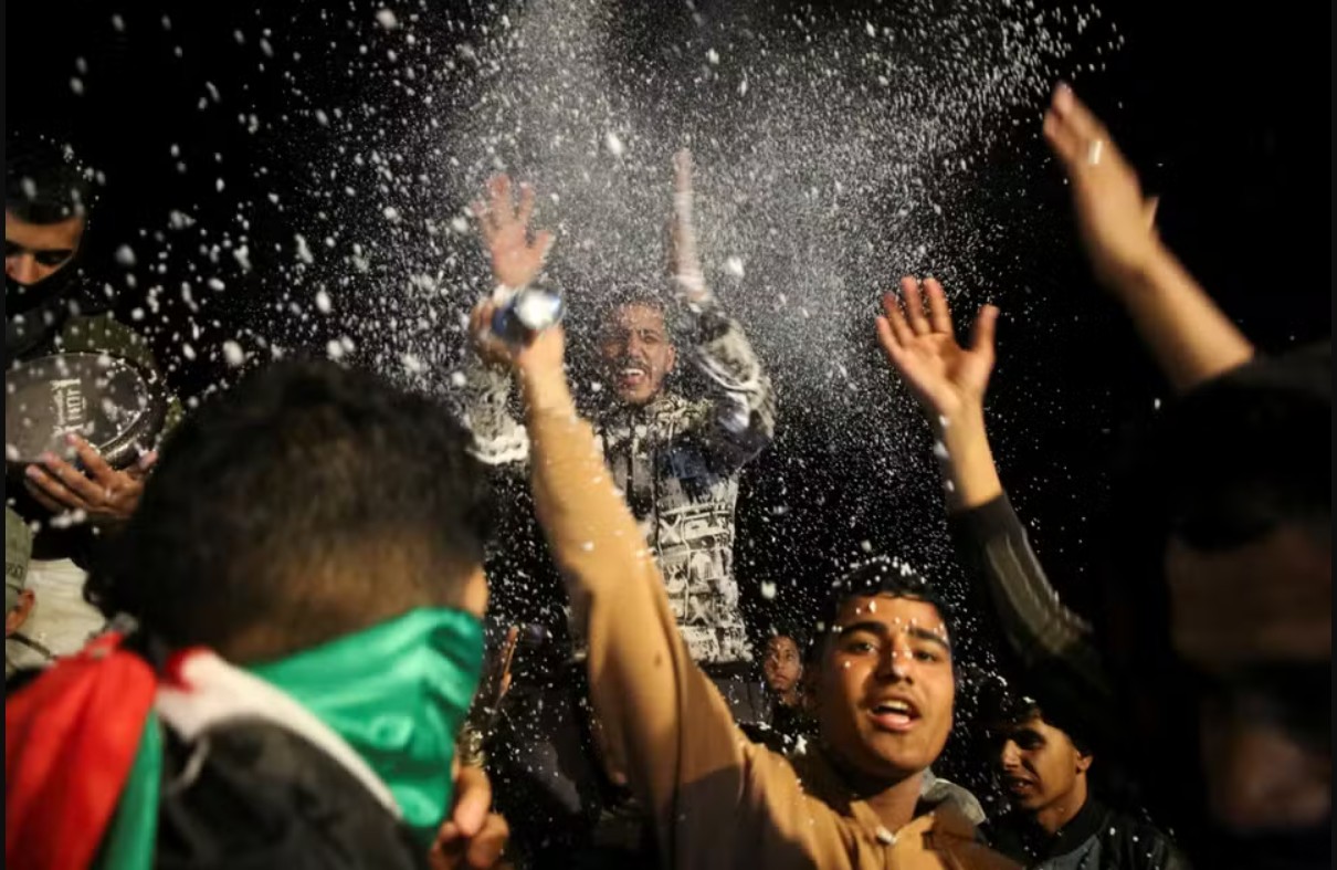 Ραγδαίες εξελίξεις στη Μέση Ανατολή μετά την υπογραφή της συμφωνίας μεταξύ Χαμάς και Ισραήλ, με την οποία τέθηκε σε εφαρμογή η εκεχειρία