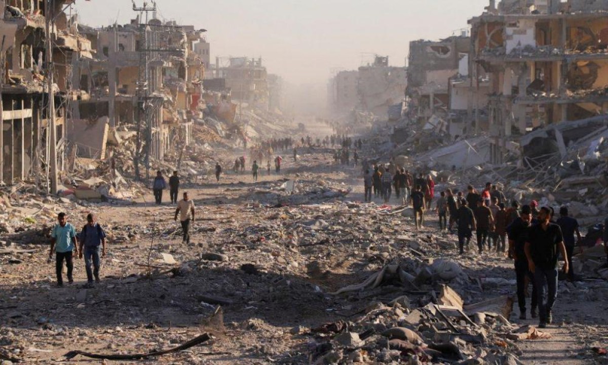 Η Γάζα, αυτός ο ματωμένος θύλακας της ανθρωπότητας, βρίσκεται ξανά στο χείλος της καταστροφής, με την εκεχειρία να υποχωρεί υπό το βάρος