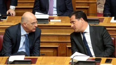 Αιχμές του υπουργού Υγείας για την απουσία του υπουργού Άμυνας από τη Βουλή – Οι λεπτές ισορροπίες στο κυβερνητικό στρατόπεδο.