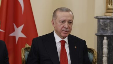 «Αν δεν είστε ισχυροί και αποτρεπτικοί, κανείς δεν λυπάται για κανέναν. Ο κόσμος έχει μετατραπεί σε τραπέζι λύκων», δήλωσε ο Τούρκος πρόεδρος