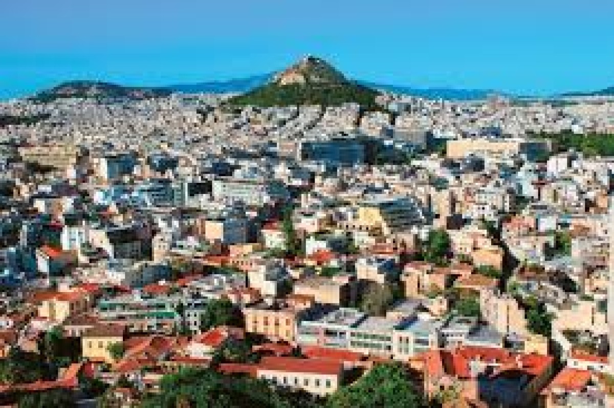 Το ερώτημα που ακούγεται όλο και συχνότερα στην αγορά ακινήτων είναι απλό: πού πήγαν τα σπίτια; Παρά το ράλι στις τιμές αγοράς και ενοικίων, οι διαθέσιμες κατοικίες