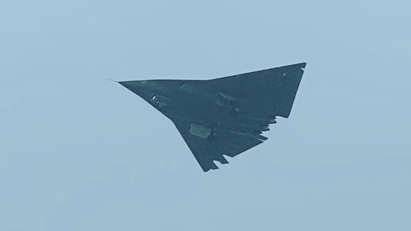 Η Κίνα φαίνεται αποφασισμένη να αλλάξει τους κανόνες της αεροπορικής υπεροχής, με την αποκάλυψη του δεύτερου πρωτοτύπου του νέου