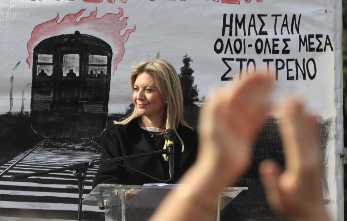 Το διεθνές μέσο παρουσιάζει τη γυναίκα που, μέσα από την προσωπική της τραγωδία, μετατράπηκε σε φωνή μιας κοινωνίας που διψά