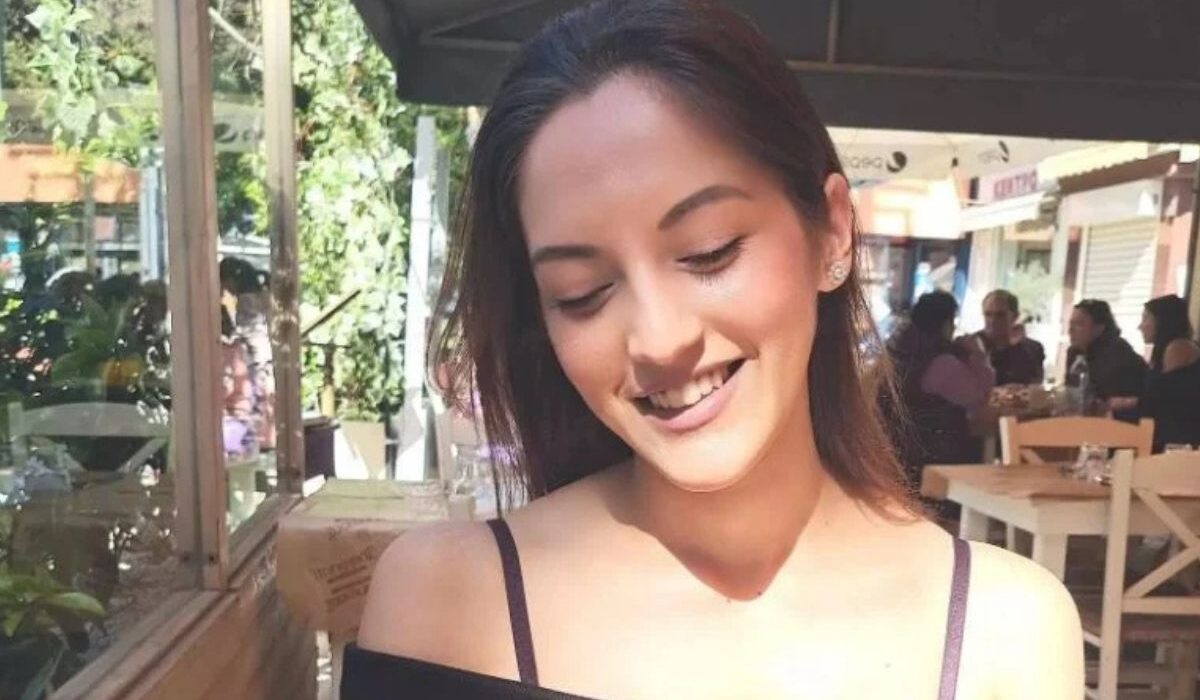 Αγανακτισμένος ο πατέρας της αδικοχαμένης Κυριακής Γρίβα, σχολίασε το γεγονός ότι περιπολικό της ΕΛ.ΑΣ. μετέφερε τη γνωστή τραγουδίστρια