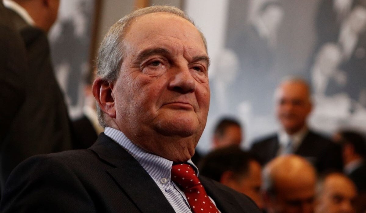 Με σαφή μηνύματα για θεσμικές, πολιτικές και εθνικές προκλήσεις εμφανίστηκε ο Κ. Καραμανλής στην εκδήλωση για την Άννα