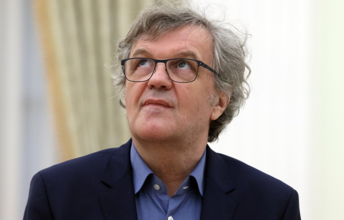 «Δεν μπορείς να βάζεις ένα παιδί δέκα ετών να αποφασίζει αν είναι αγόρι, κορίτσι ή… ζώο», δηλώνει με τον γνωστό του καυστικό τρόπο