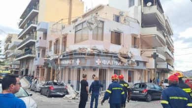 Αναστάτωση προκλήθηκε το μεσημέρι της Δευτέρας στο Λαύριο, όταν μπαλκόνια κατοικίας κατέρρευσαν ξαφνικά σε έναν από τους πιο