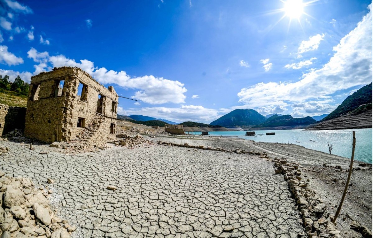 Ο πρόεδρος της ΕΥΔΑΠ, Γιώργος Στεργίου, προειδοποιεί ότι τα αποθέματα πόσιμου νερού στην Αττική ενδέχεται να εξαντληθούν μέσα σε ένα χρόνο