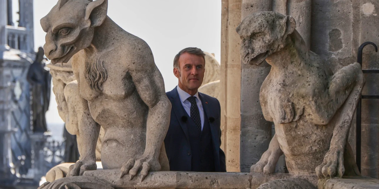 Η Γαλλία βαδίζει ολοταχώς προς ένα θεσμικό και δημοσιονομικό αδιέξοδο, με το κράτος να λειτουργεί εδώ και έναν μήνα χωρίς σταθερή κυβέρνηση