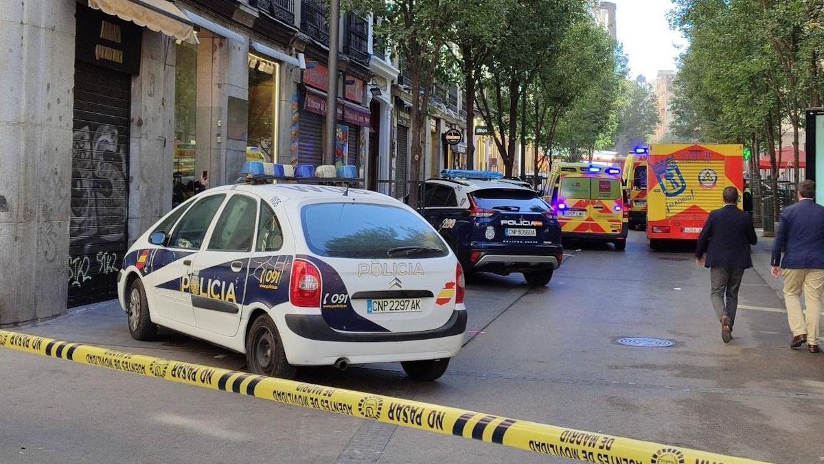 «Το κτήριο που κατέρρευσε στη Μαδρίτη ήταν εγκαταλελειμμένο εδώ και αρκετό καιρό και βρισκόταν υπό ανακαίνιση», δήλωσε κάτοικος