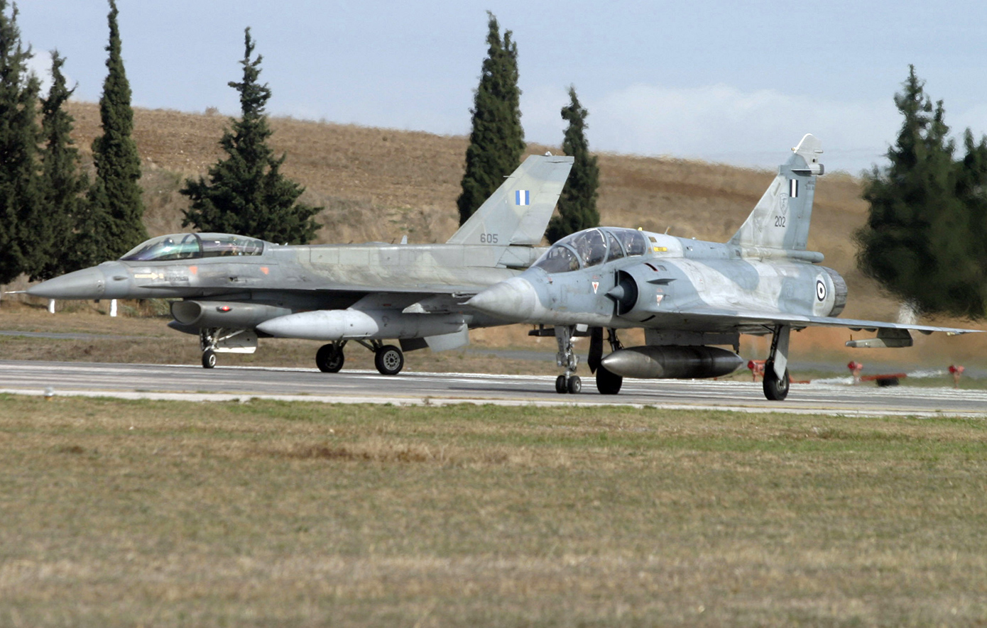 Μια μοναδική αεροπορική επίδειξη εκτυλίχθηκε σήμερα στην 114 Πτέρυγα Μάχης στην Τανάγρα, με αφορμή τον εορτασμό της εθνικής επετείου