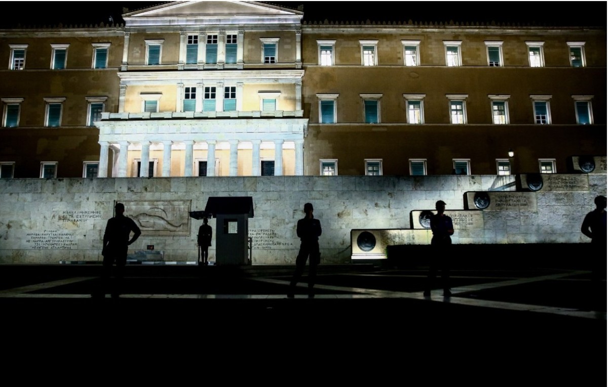 Με 159 ψήφους υπέρ και 134 κατά, η επίμαχη τροπολογία που αφορά στο Μνημείο του Αγνώστου Στρατιώτη εγκρίθηκε κατά πλειοψηφία, στο