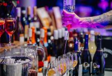 Τραγωδία σημειώθηκε τα ξημερώματα της Κυριακής 19 Οκτωβρίου στο Γκάζι, όταν μια 16χρονη κοπέλα βρέθηκε νεκρή έξω από νυχτερινό