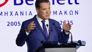 Την ώρα που οι γιατροί και οι νοσηλευτές του ΕΣΥ είναι...στα «κάγκελα» προσπαθώντας να περισώσουν ό,τι σώζεται από ένα Εθνικό Σύστημα