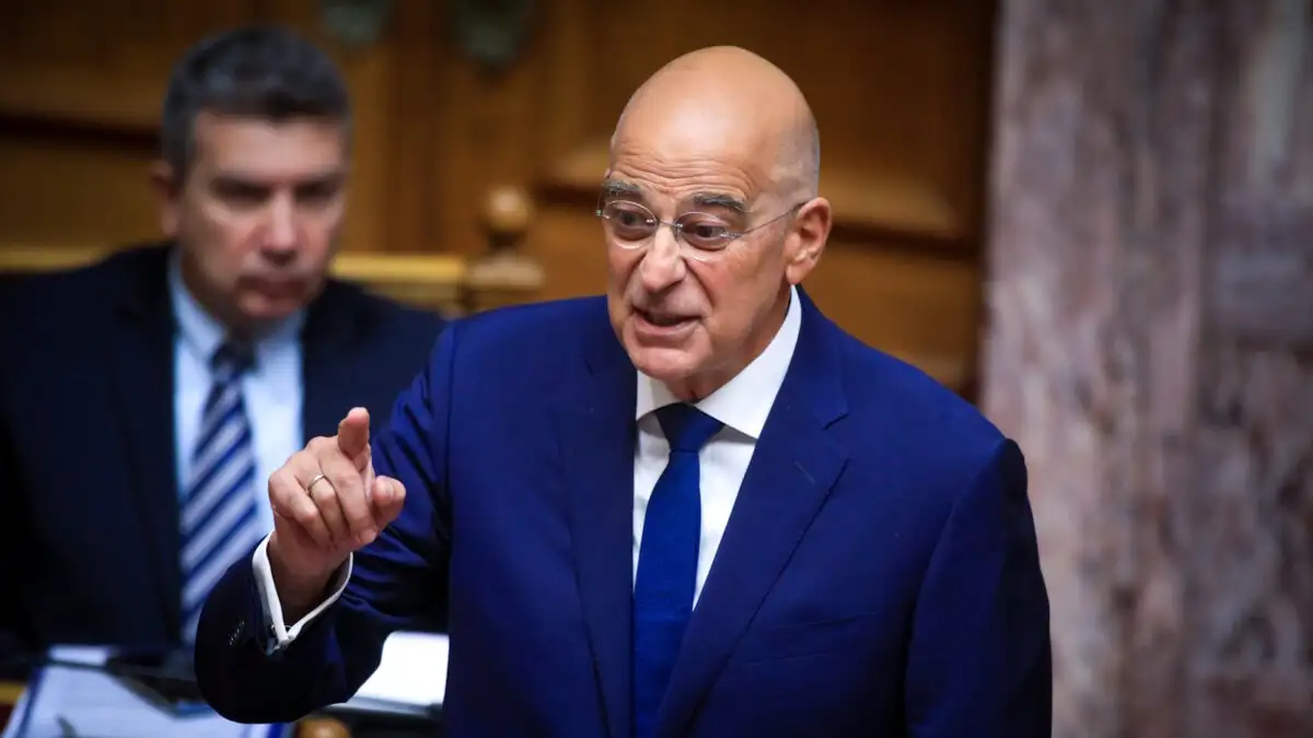 Σαφή και ξεκάθαρη θέση για το Μνημείο του Άγνωστου Στρατιώτη, που έχει προκαλέσει έντονες πολιτικές αντιπαραθέσεις τις τελευταίες ημέρες