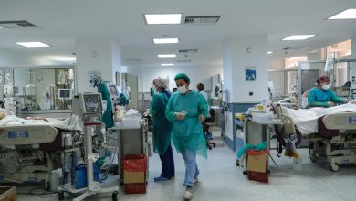 Οι αναφορές για παραλείψεις και λάθη στα ελληνικά νοσοκομεία αυξάνονται ανησυχητικά, με κύριες αιτίες την υποστελέχωση